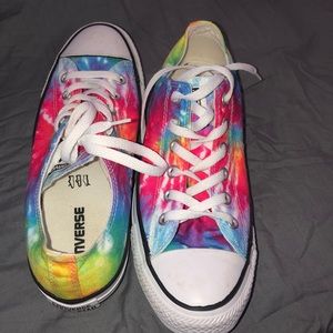 Low top tie dye converse